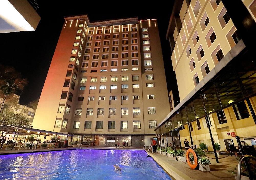 Gcc Hotel And Club Mira-Bhayandar Exterior foto