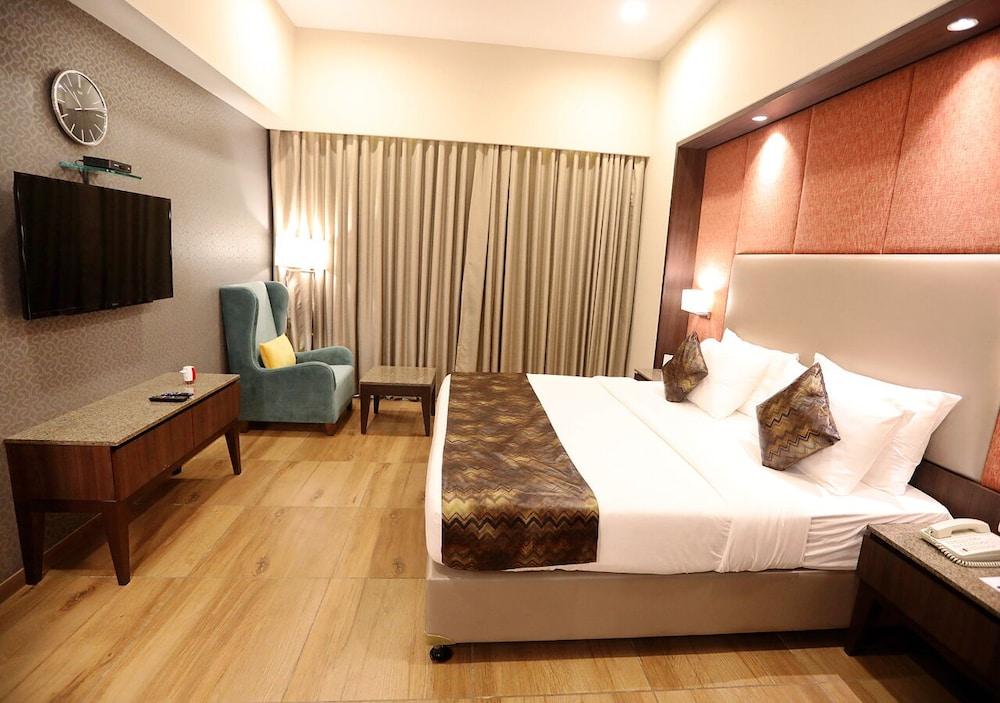 Gcc Hotel And Club Mira-Bhayandar Exterior foto