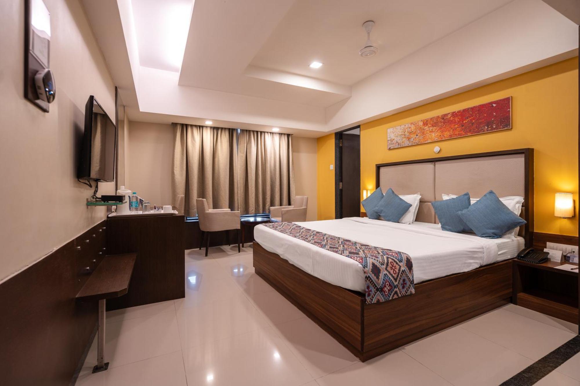 Gcc Hotel And Club Mira-Bhayandar Exterior foto