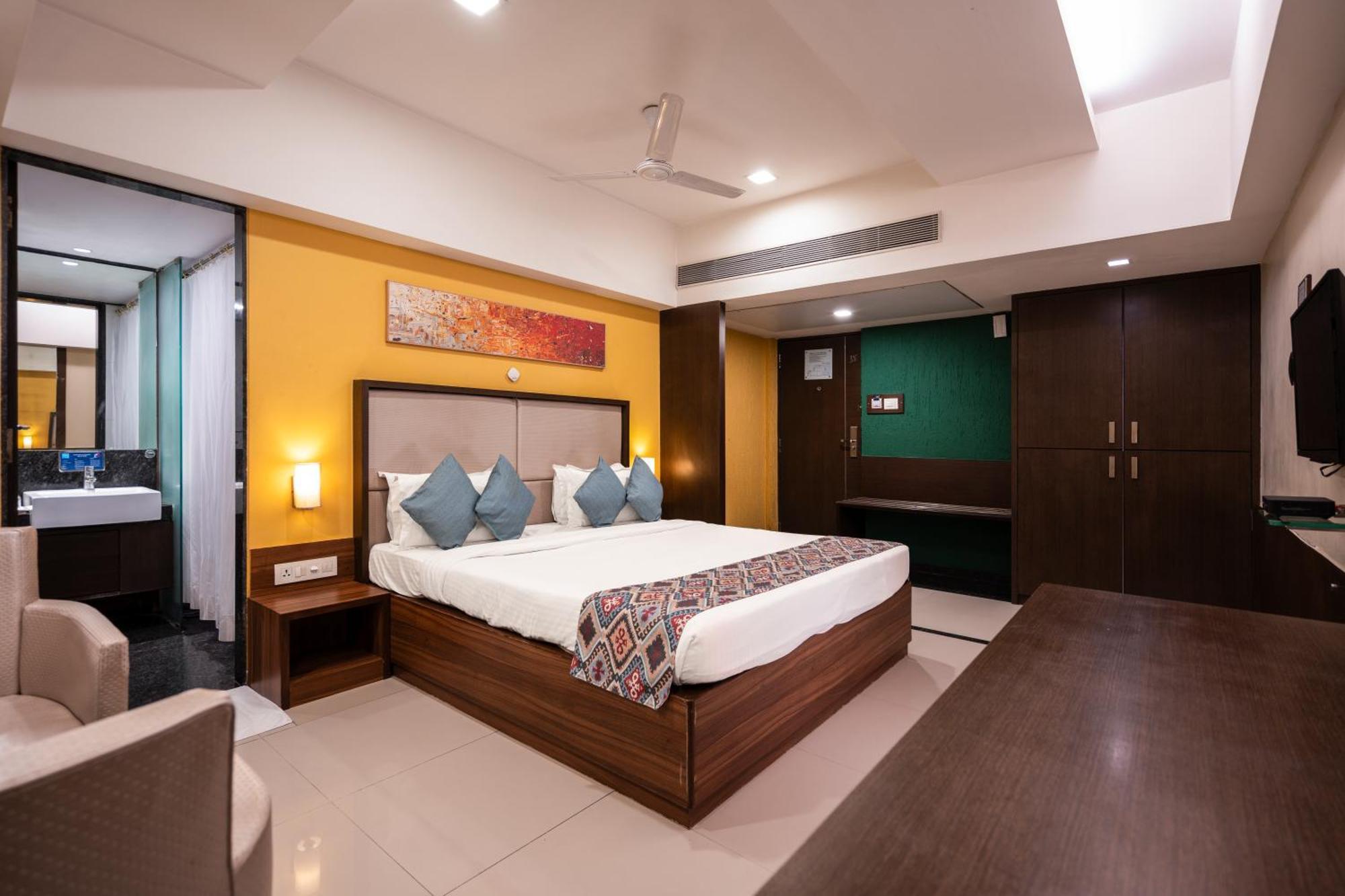 Gcc Hotel And Club Mira-Bhayandar Exterior foto