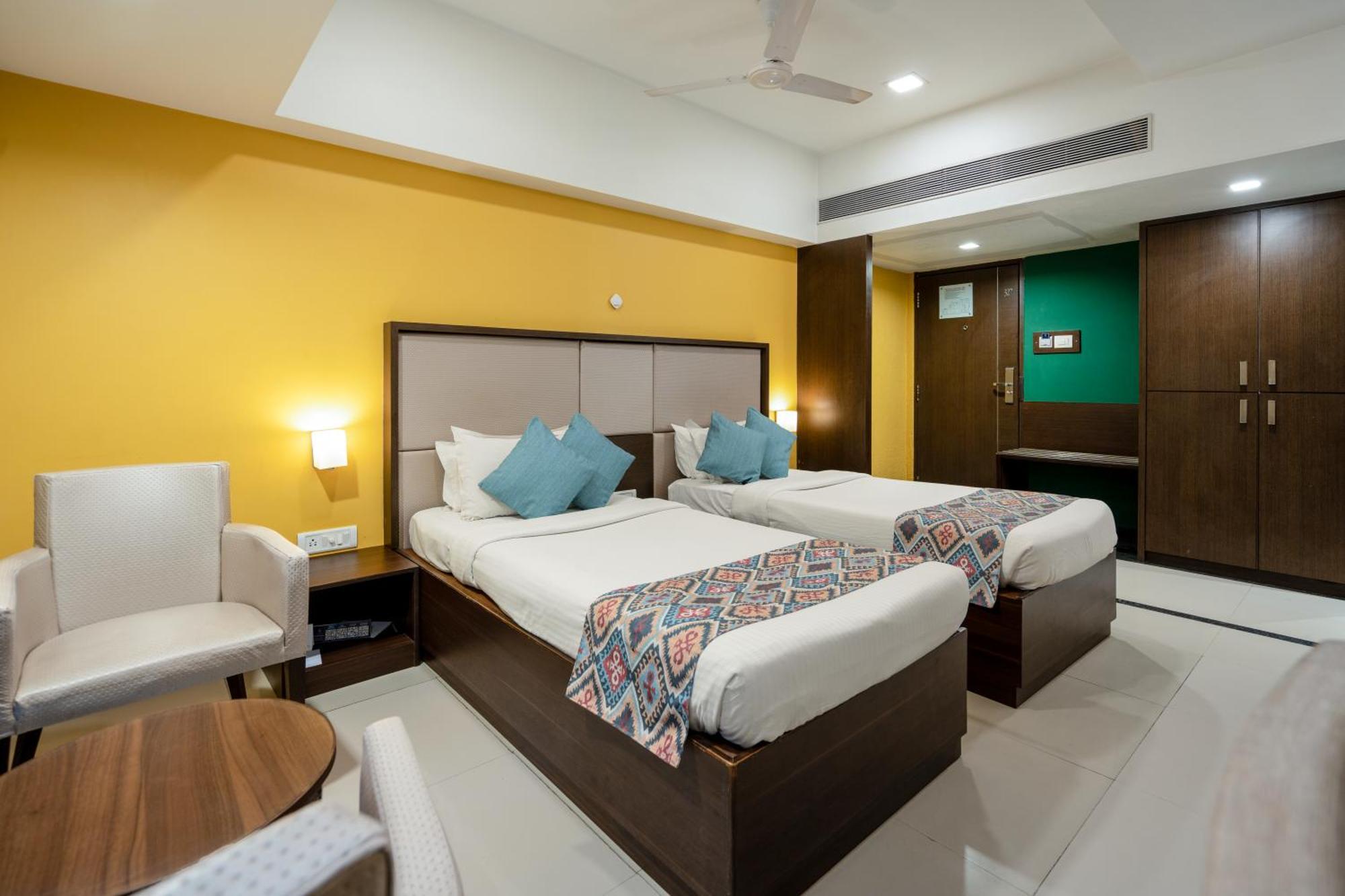 Gcc Hotel And Club Mira-Bhayandar Exterior foto