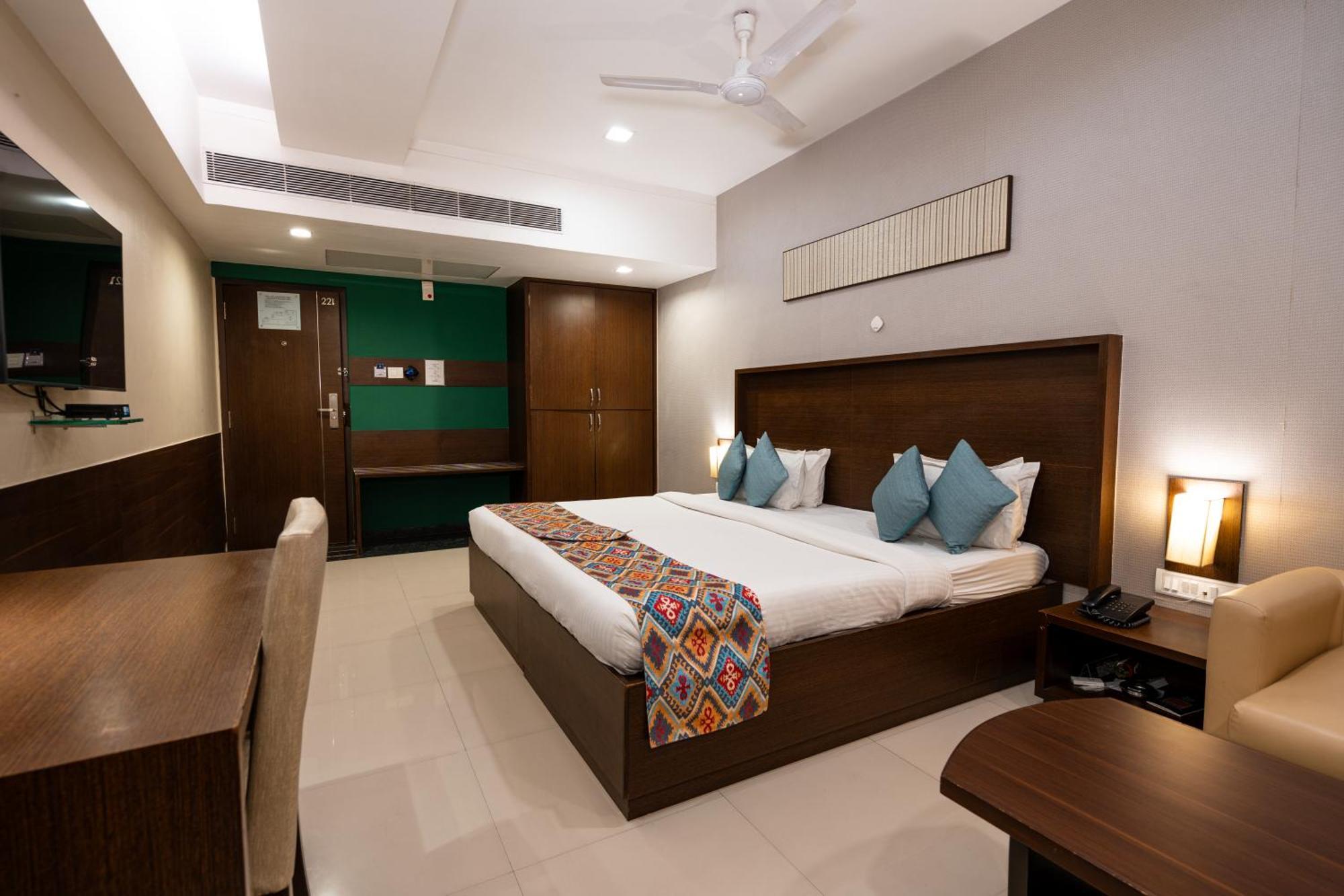 Gcc Hotel And Club Mira-Bhayandar Exterior foto