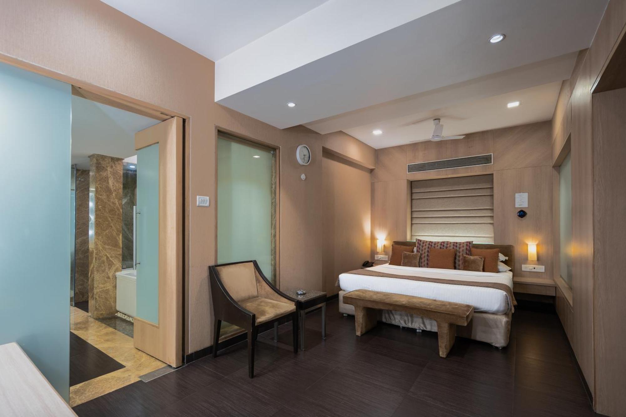 Gcc Hotel And Club Mira-Bhayandar Exterior foto