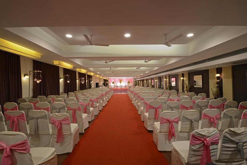 Gcc Hotel And Club Mira-Bhayandar Exterior foto