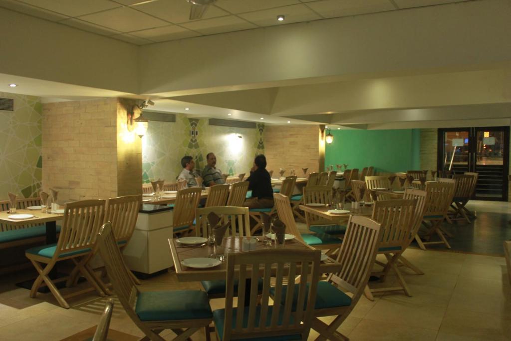 Gcc Hotel And Club Mira-Bhayandar Restaurant foto